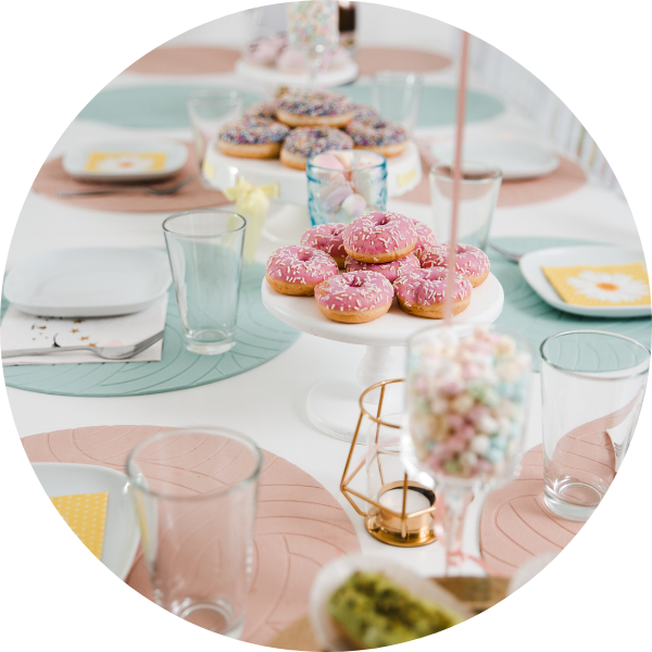 Accessoires et décoration pour le plus beau des anniversaires avec Evenement Mariage, votre prestataire de location de matériel dans le Var et les Bouches du Rhône