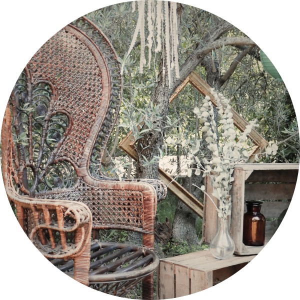 Location de mobilier vintage pour une ambiance de mariage chic et trendy